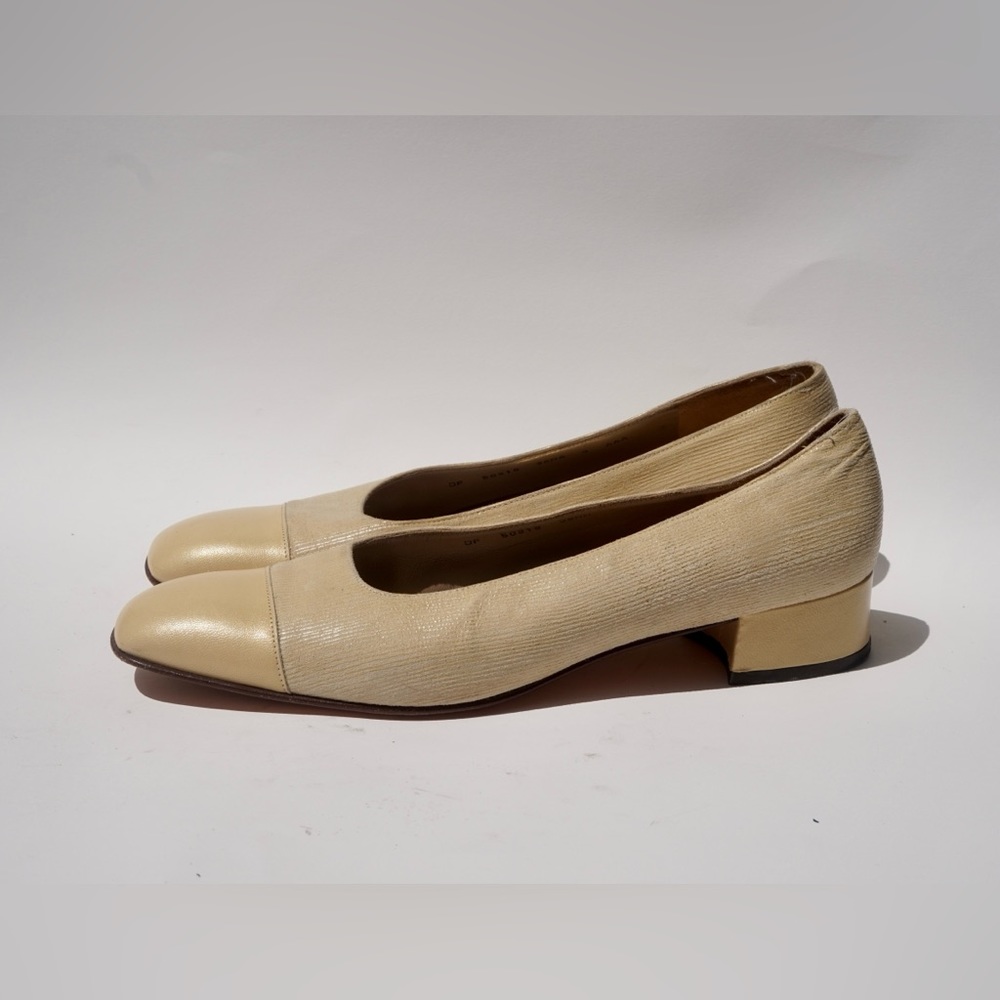 FERRAGAMO (Salvatore) Beige 2-Tone 1" Classic Pump (US 9 AAA)